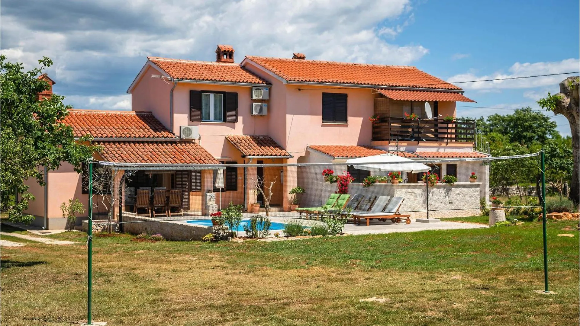 Cozy Home In Marcana With Kitchen