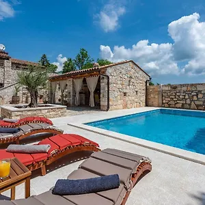 Villa Casa Di Roccia, Marčana