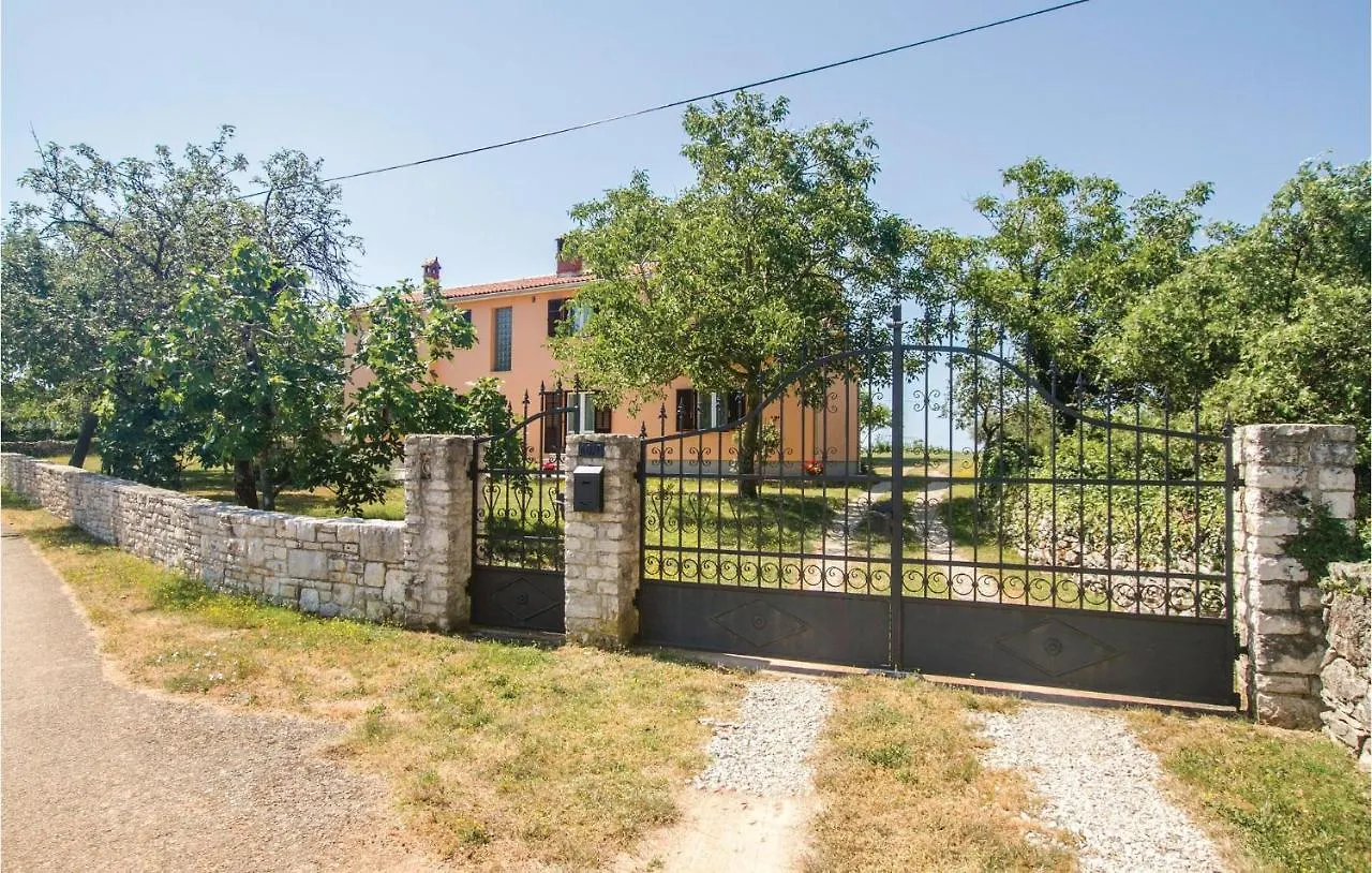 Cozy Home In Marcana With Kitchen