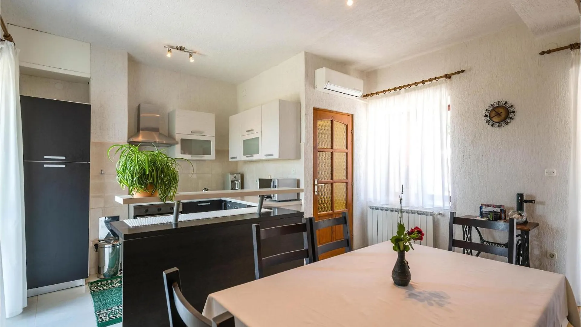 Cozy Home In Marcana With Kitchen