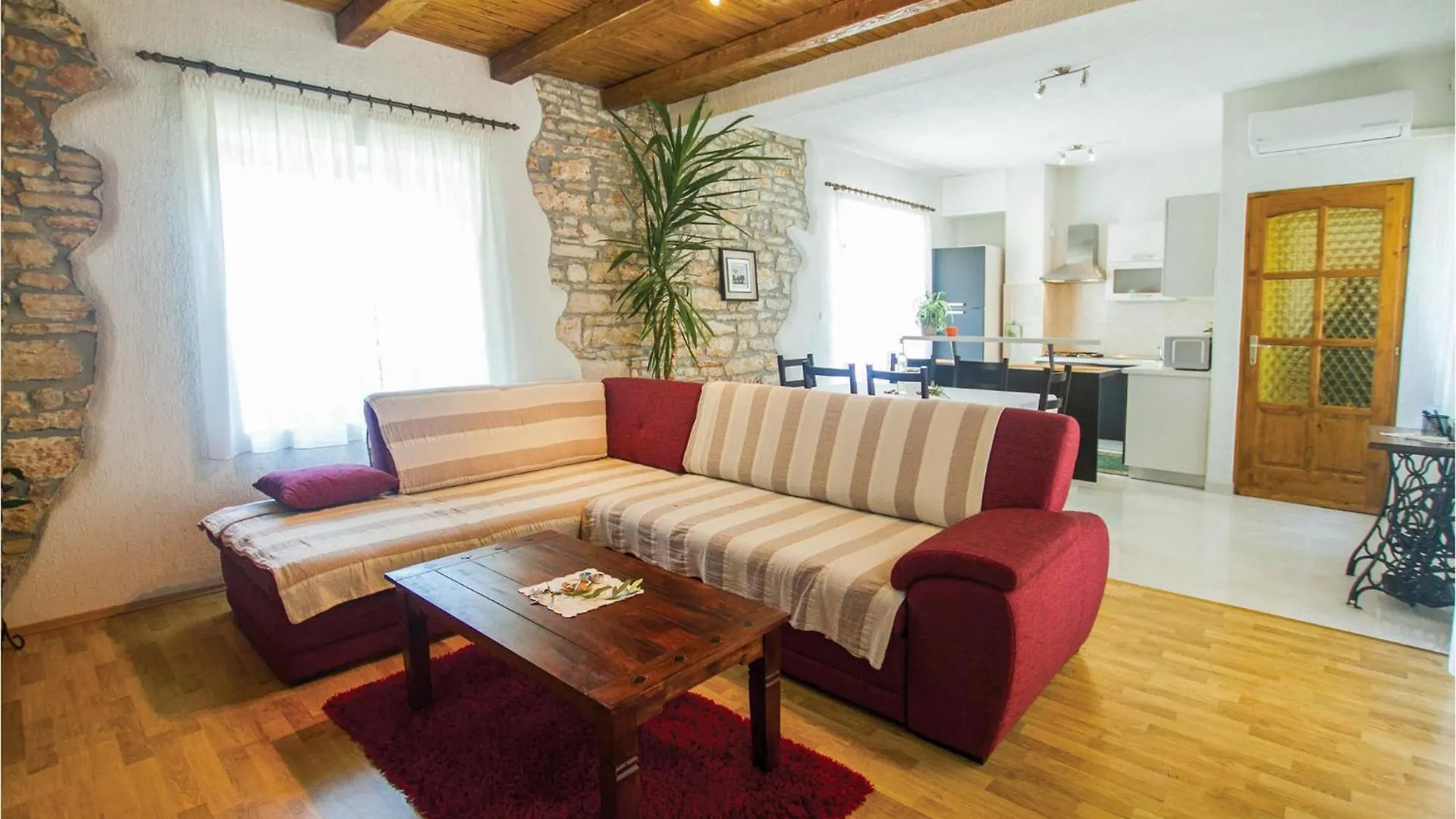 Cozy Home In Marcana With Kitchen 0*,